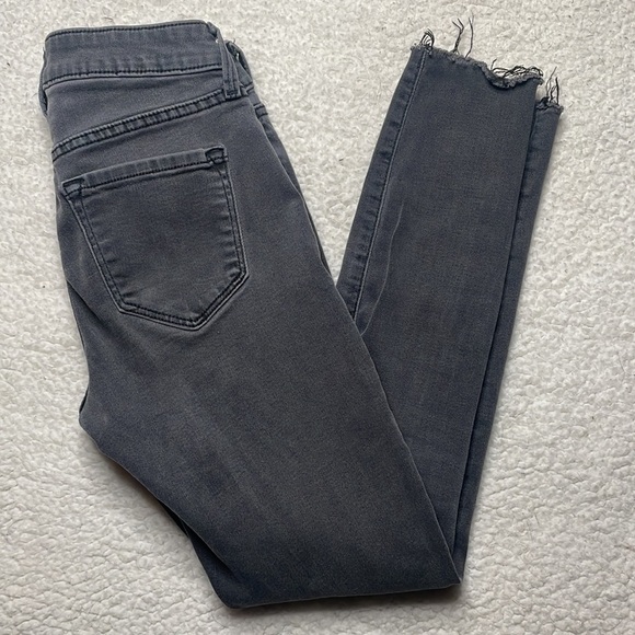 Old Navy Rockstar Skinny Skinny Jeans Distressed Ripped Raw Hem Ankle Size 0 - Picture 8 of 10
